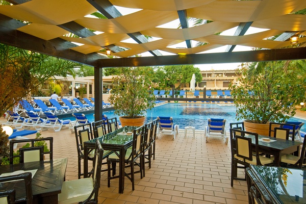 Bar de piscine da Balaia Apartmentos Praia Maria Luísa